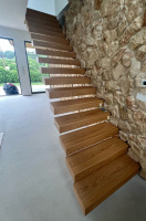  Bukoma vetknute schody z vinylu